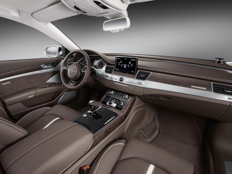 Торпедо Audi A8 TFSI Quattro (D4) 2013 года  (WW) (фото 6 из 10)